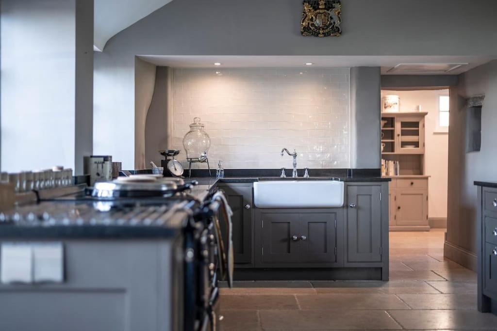 Georgian Country House -Panoramic Views -Sleeps 12 Ruthin Kültér fotó