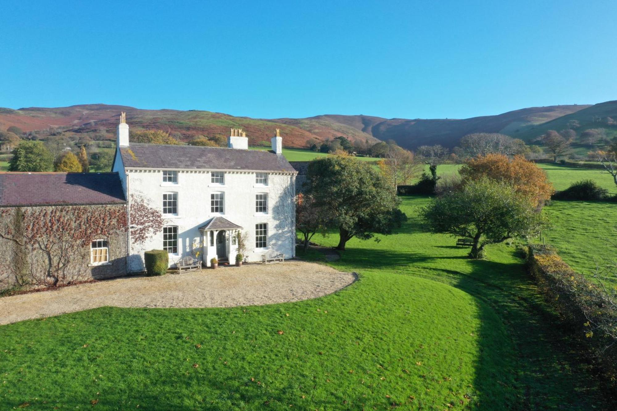 Georgian Country House -Panoramic Views -Sleeps 12 Ruthin Kültér fotó