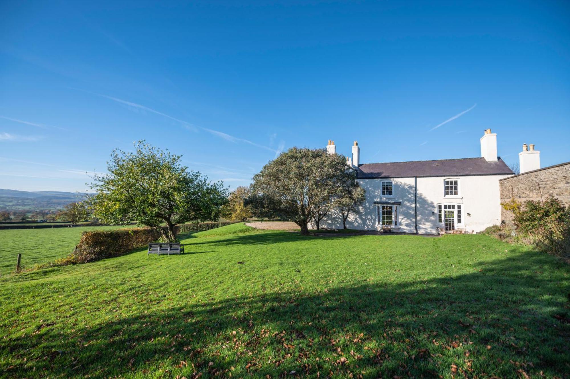 Georgian Country House -Panoramic Views -Sleeps 12 Ruthin Kültér fotó
